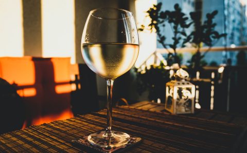 6 curiozitati despre vinul alb