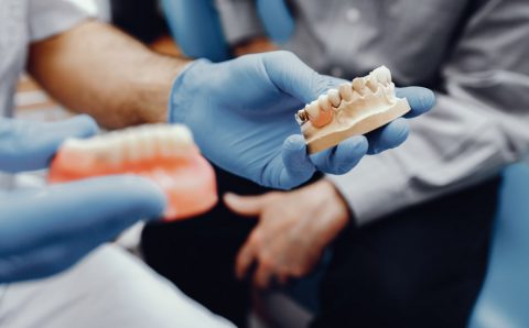 Cand poti evalua cu precizie maxima succesul unei interventii cu implant dentar?