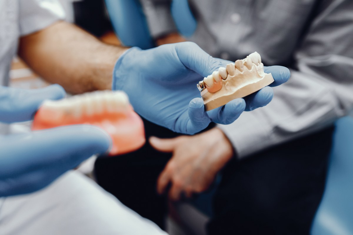 Cand poti evalua cu precizie maxima succesul unei interventii cu implant dentar?